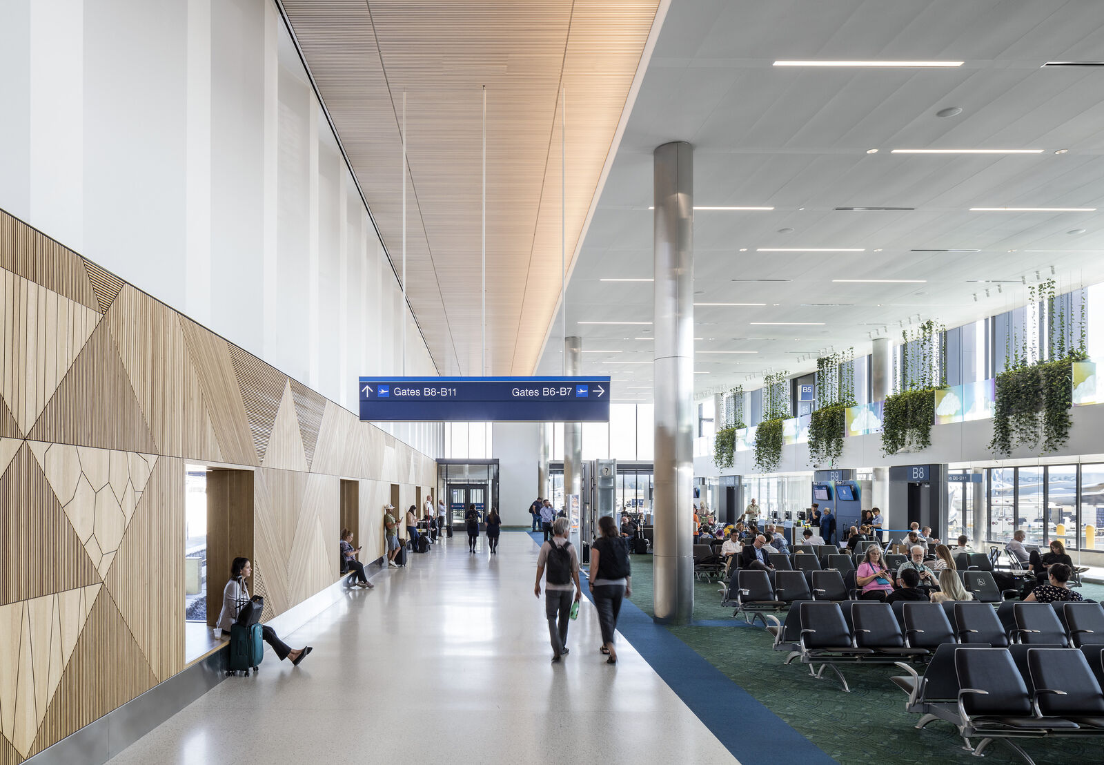 Image of the overall quality of daylight and comfort of passenger experience in the concourse.